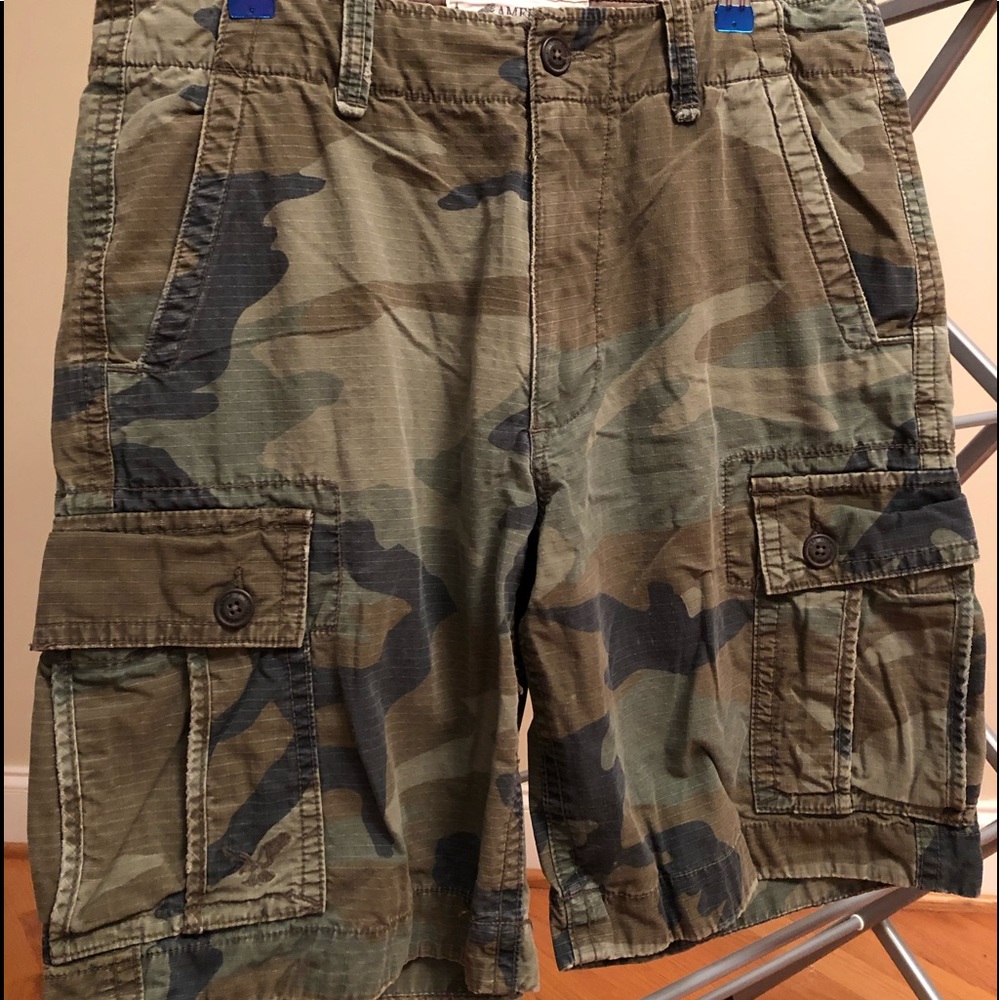 Men’s camouflage cargo shorts
